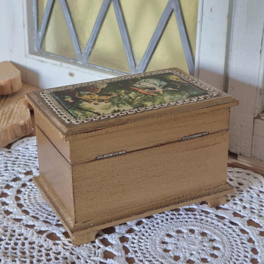 Vintage Musical Gold Jewelry Box - Picture 7 of 11